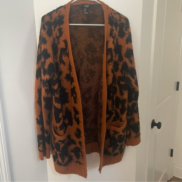Forever 21 Leopard Print Oversized Cardigan, size L - Picture 4 of 7